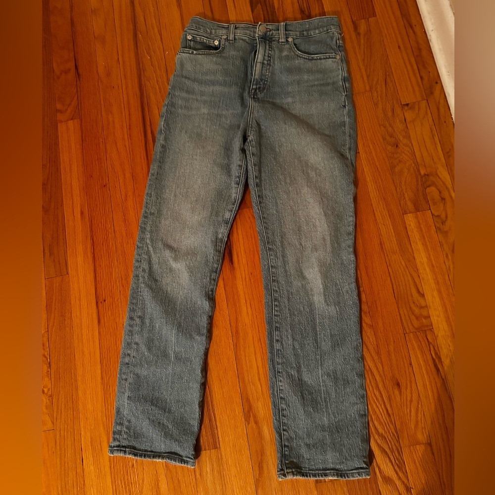 Madewell women’s 90’s Straight Jean, Size 28, Style NN457